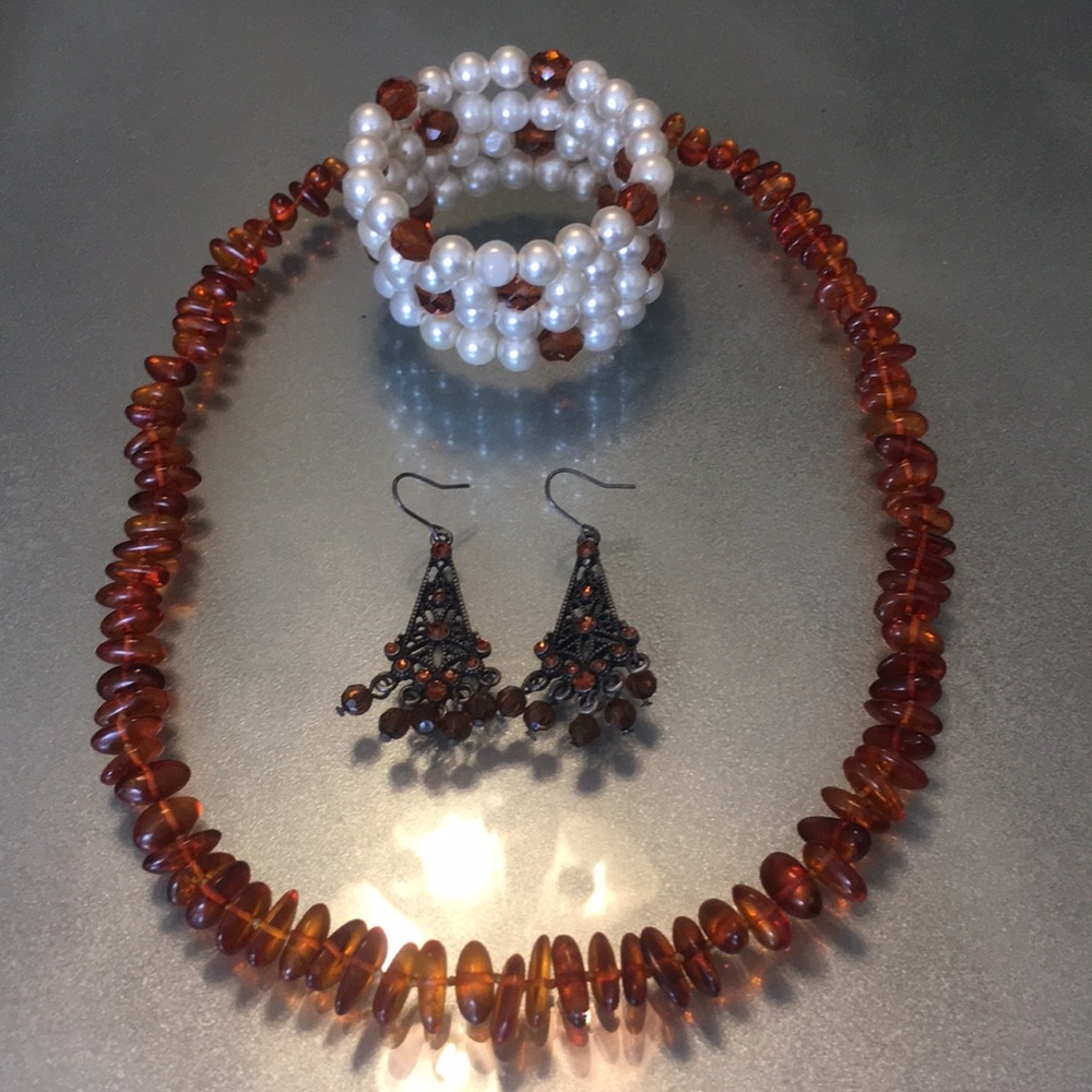 Necklace, bracelet and earrings amber/topaz shade